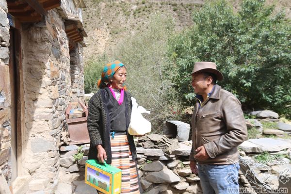 藏大工作队牵线朗赛茶厂助力沙布夏村精准扶贫工作