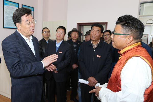 自治区党委书记吴英杰到西藏大学考察